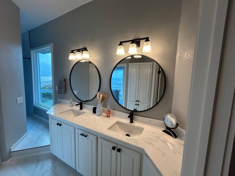 Stay Blue Oasis full bathroom